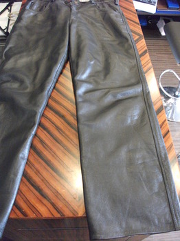 レザーパンツ　『ワタリ幅つめ、スソ幅つめ』