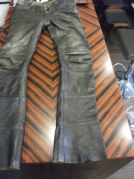 レザーパンツ 『ワタリ巾つめ、スソ巾つめ』