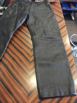 レザーパンツ 『ワタリ幅つめ、スソ幅つめ』