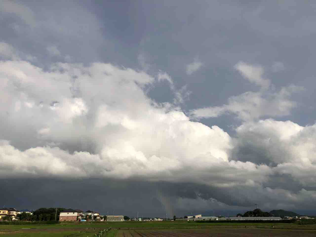 空を見上げて 少し虹が見えました 写真 空 Rose悠雅 空を見上げて 少し虹が見えました 写真 空 Rose悠雅