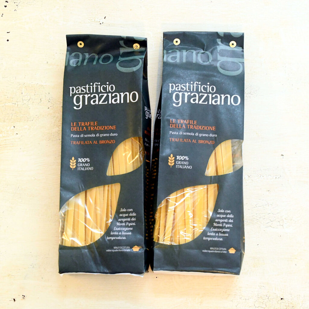 Grazianoのパスタ入荷しました テーブルの上の美味しい物