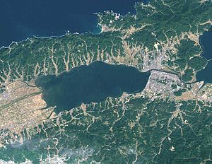 300px-Lake_shinji_landsat