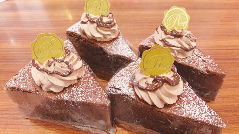 D9A6F529-8CC2-41A2-A941-49DC3C4B5C7B