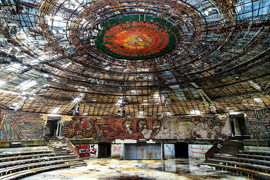 Buzludzha_Monument_Auditorium
