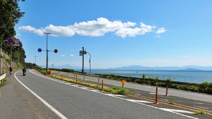 高島市の湖面