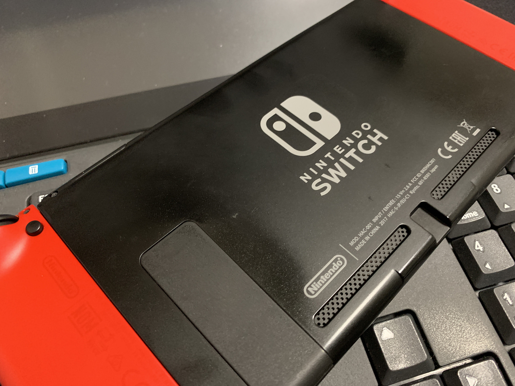 Nintendo Switch本体 裏カバーテカリ問題 カバー交換 ケロケロちゃんねる ブログ版