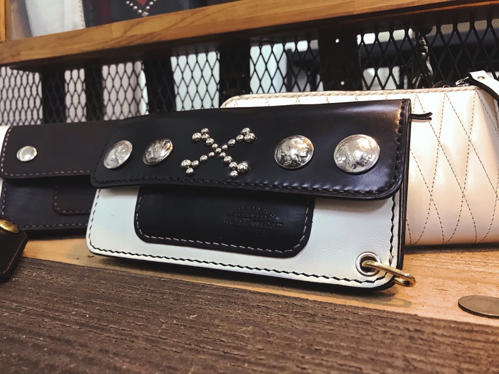 tracker wallet／black × white : 神戸ハンドメイド革製品｜ウォレット