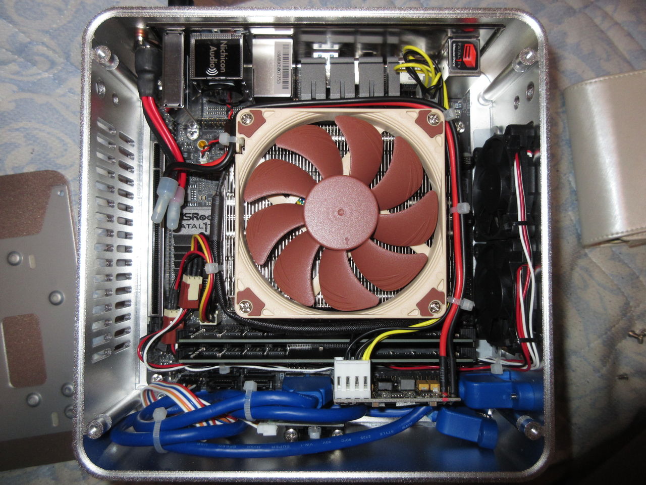 新rozaly箱 Ryzen 3 2200gでミニpc組んだった