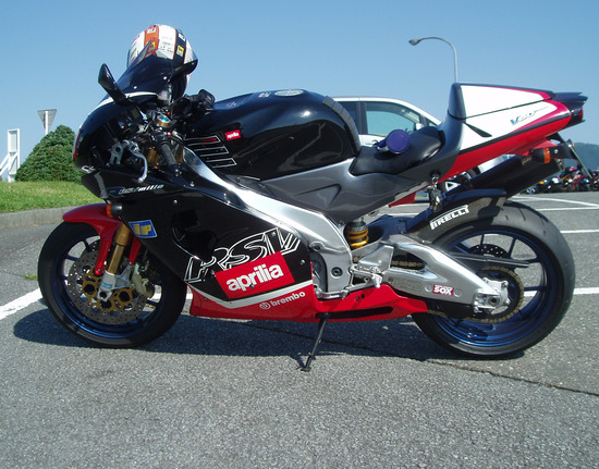 aprilia RSV mille R (1)