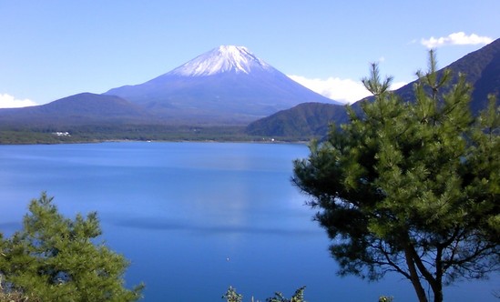 本栖湖からの富士 2