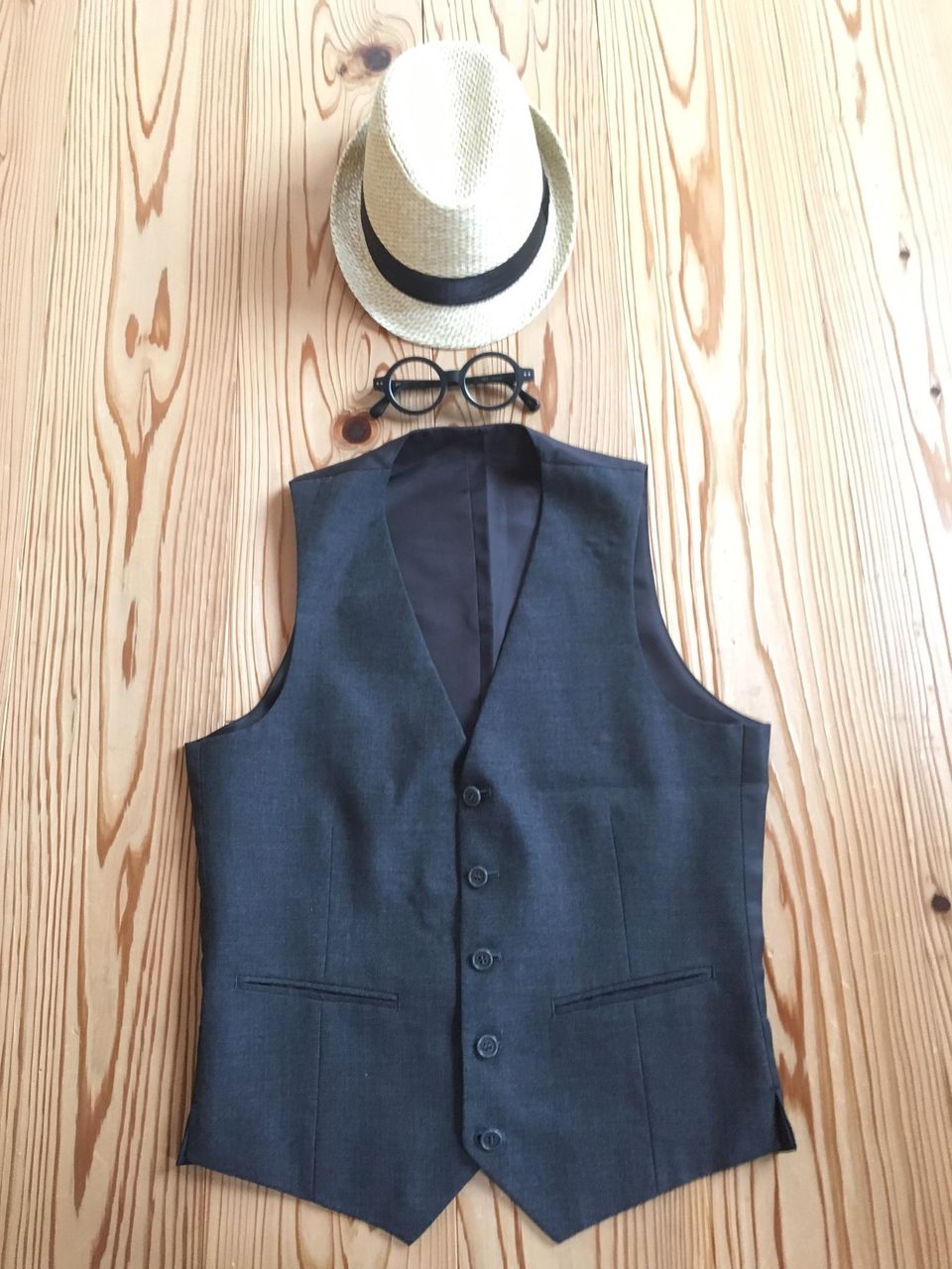 近所の古着屋 西海岸 でベストを仕入れてきました モダンの家具を考える人 近所の古着屋 西海岸 でベストを仕入れてきました モダンの家具を考える人