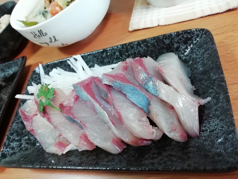 ふくらぎの刺身 タラの煮付け 食べる味噌汁 里芋のうま煮 お酒大好き ズボラおばさんのリアルな家呑みとネコ ふくらぎの刺身 タラの煮付け 食べる味噌汁 里芋のうま煮 お酒大好き ズボラおばさんのリアルな家呑みとネコ