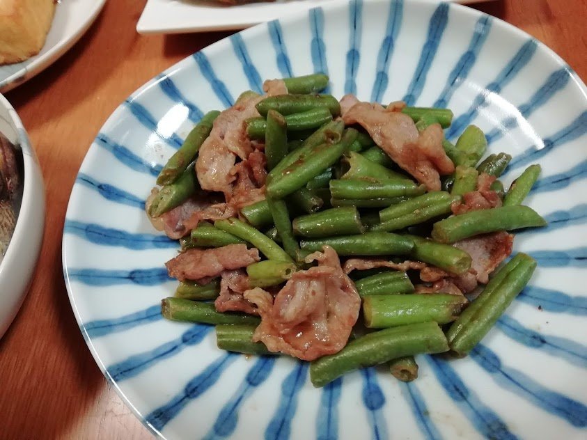 アサリの酒蒸し キスの塩焼き 絹揚げ焼き インゲンと豚肉のオイスター炒め他 お酒大好き ズボラおばさんのリアルな家呑みとネコ