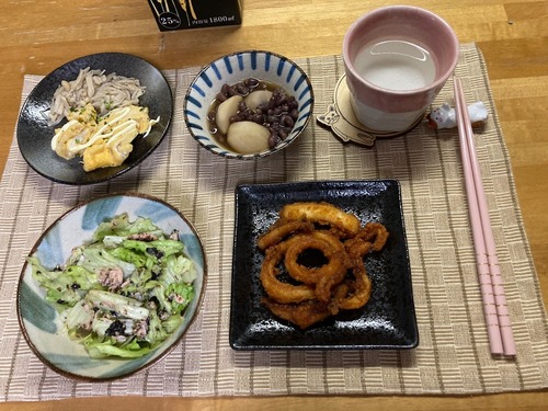 イカの唐揚げ、レタスのツナサラダ、小豆さといも他