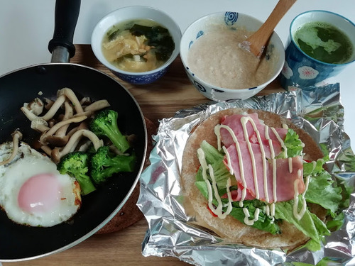 今日の朝昼晩、業務スーパーの冷凍野菜でポトフ