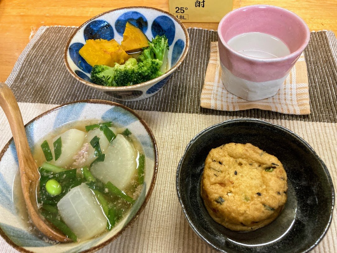 がんも煮 ブロッコリーとカボチャの煮物 大根ごろごろスープ お酒大好き ズボラおばさんのリアルな家呑みとネコ