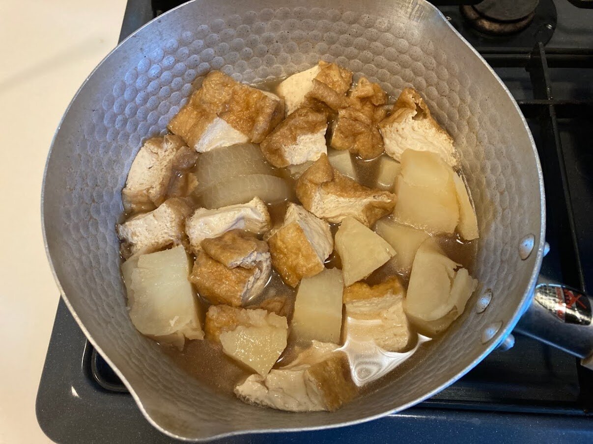 赤魚の煮付け 厚揚げじゃがいもと大根煮 ピーマン甘辛炒め お酒大好き ズボラおばさんのリアルな家呑みとネコ 赤魚の煮付け 厚揚げじゃがいもと大根煮 ピーマン甘辛炒め お酒大好き ズボラおばさんのリアルな家呑みとネコ