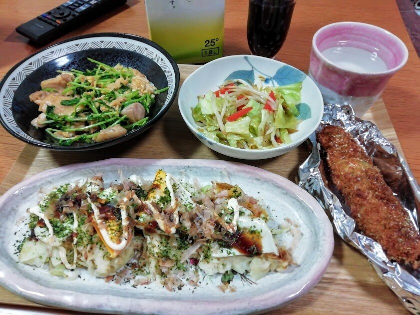 キャベツ焼き 屋台のお好み焼き風 豆苗と鶏モモ肉のふんわり卵とじ他 お酒大好き ズボラおばさんのリアルな家呑みとネコ