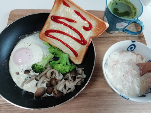 今日の朝昼晩、チーズトースト、フルグラ、オートミールなど