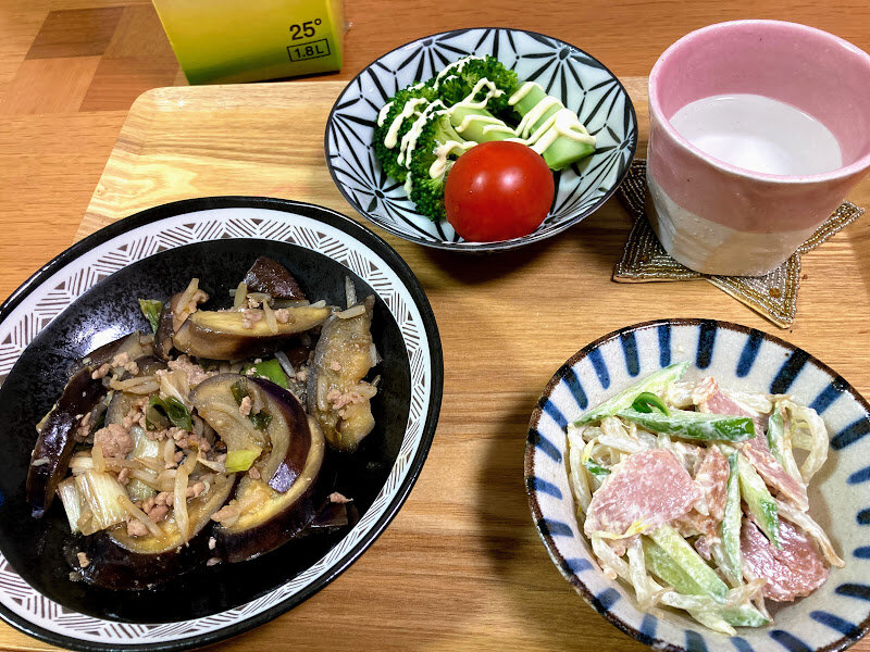 もやし入り麻婆茄子 焼豚サラダ お酒大好き ズボラおばさんのリアルな家呑みとネコ もやし入り麻婆茄子 焼豚サラダ お酒大好き ズボラおばさんのリアルな家呑みとネコ