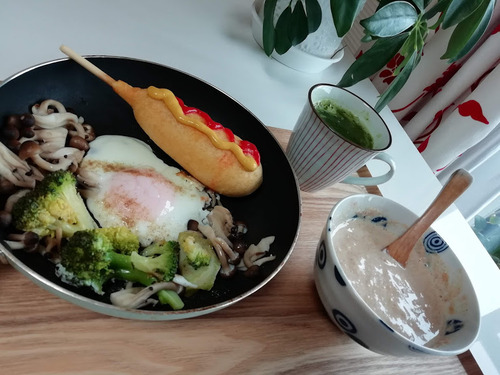 今日の朝昼晩、電気圧力鍋でナポリタン、焼き鳥缶で親子丼など