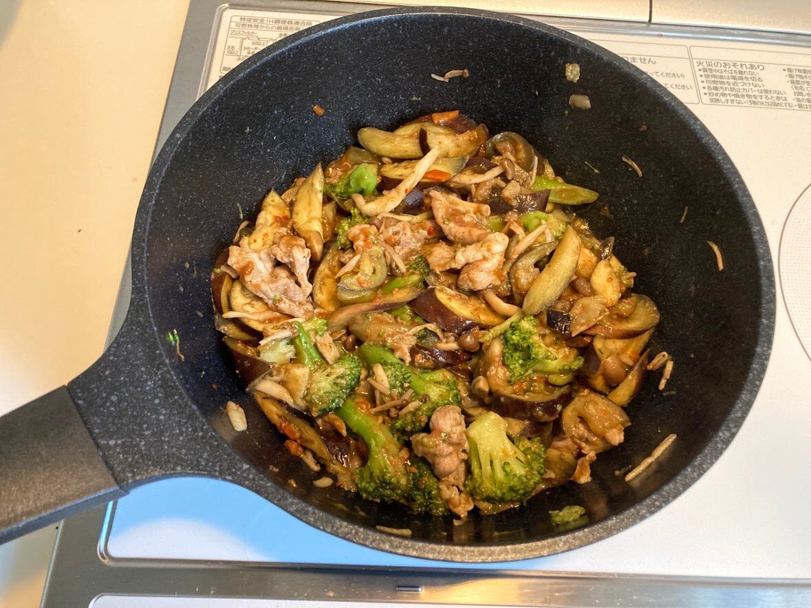 ゆで卵入り肉じゃが ナスの味噌炒め トマトのポン酢漬け他 お酒大好き ズボラおばさんのリアルな家呑みとネコ