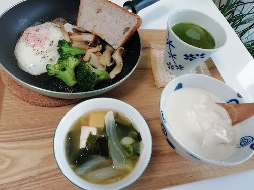 今日の朝昼晩、くら寿司、カレーライスなど