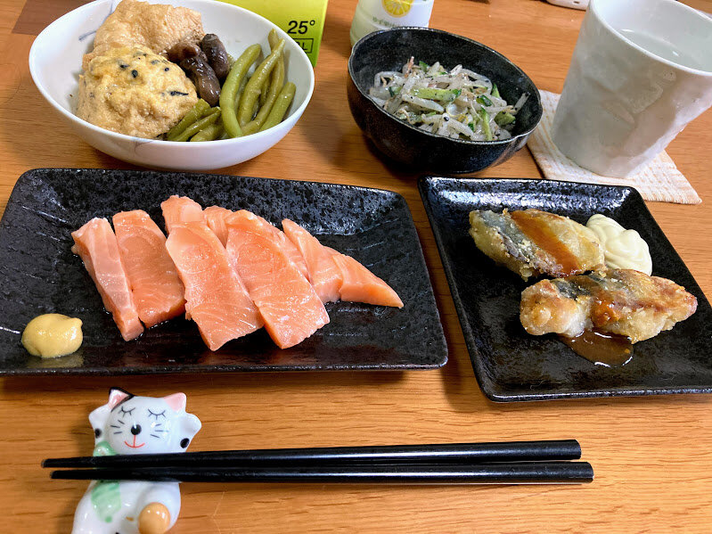 サーモンお刺身、サバ竜田揚げ、インゲンとガンモの煮物 : お酒大好き