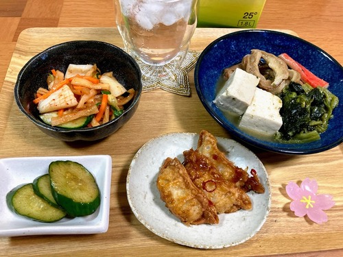 車麩と豆腐とほうれん草の煮物、スーパーのお惣菜2種