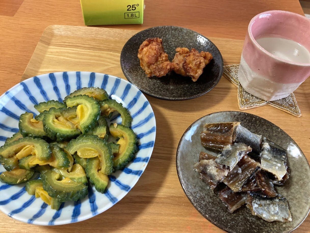 身欠きニシン塩麹漬け ゴーヤわたごと炒め 若鶏の竜田揚げげ お酒大好き ズボラおばさんのリアルな家呑みとネコ