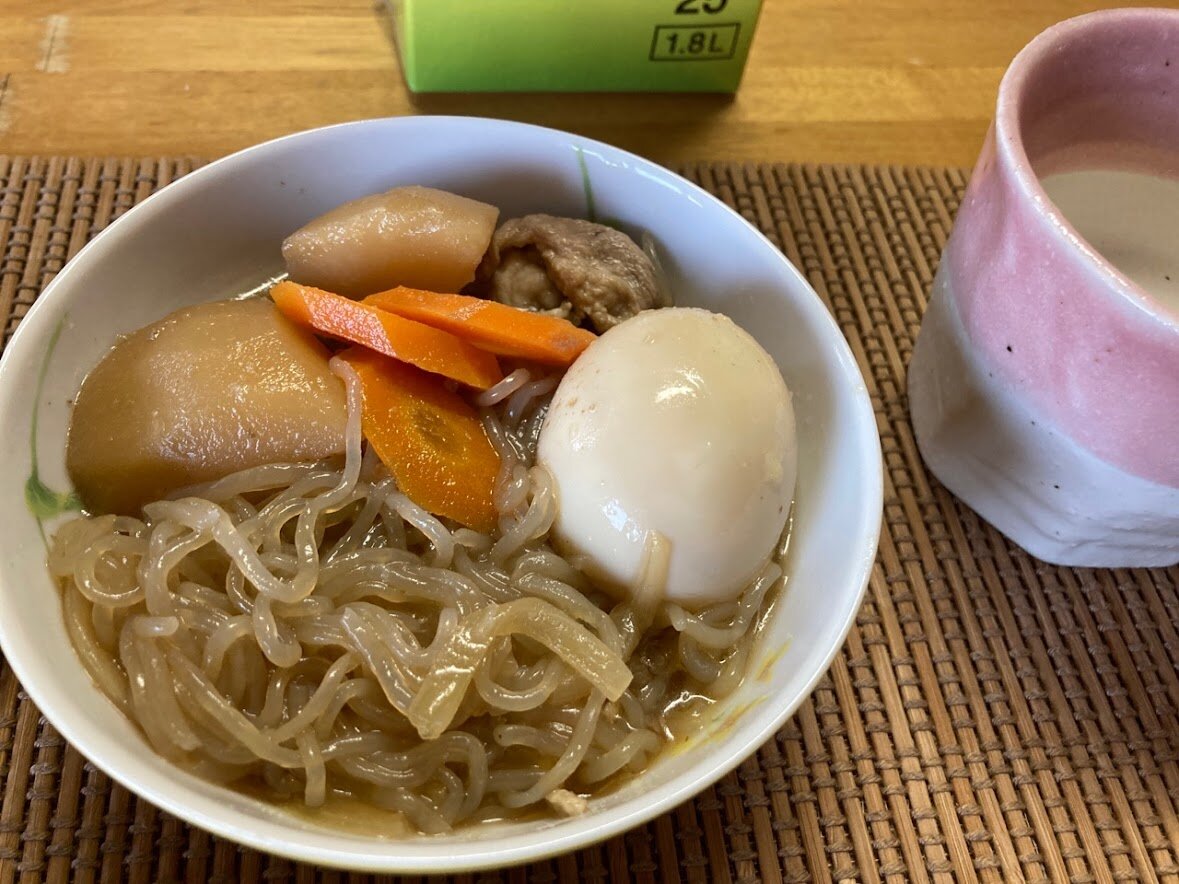 ゆで卵入り肉じゃが ナスの味噌炒め トマトのポン酢漬け他 お酒大好き ズボラおばさんのリアルな家呑みとネコ