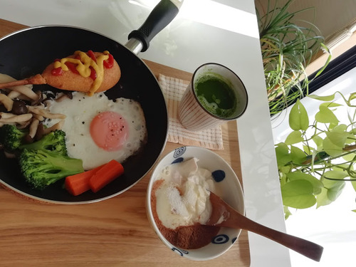 今日の朝昼晩、ごちそう海鮮丼、アメリカンドッグなど