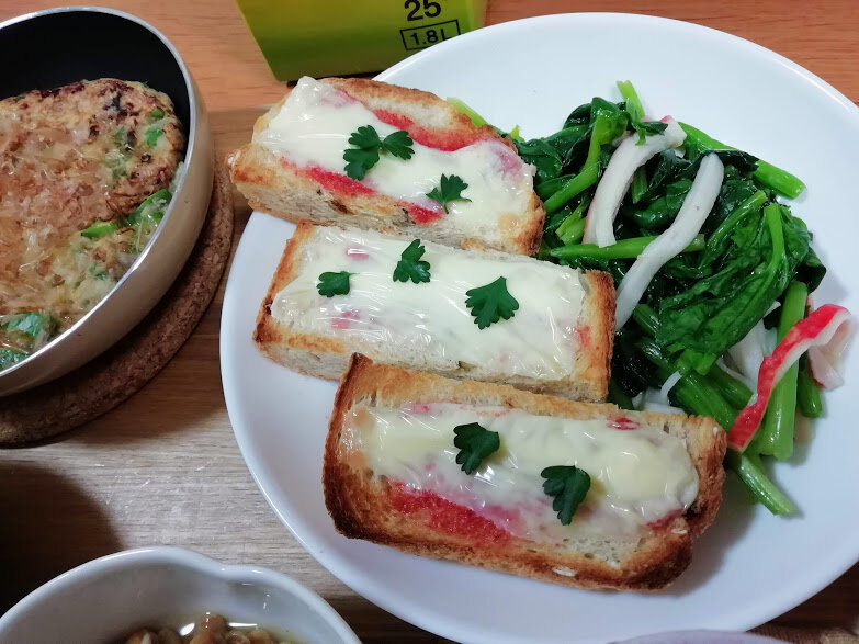 長芋のぴんぴん焼き チーズたらこバゲット 業スーの冷凍揚げナスと冷凍から揚げレンチン他 お酒大好き ズボラおばさんのリアルな家呑みとネコ