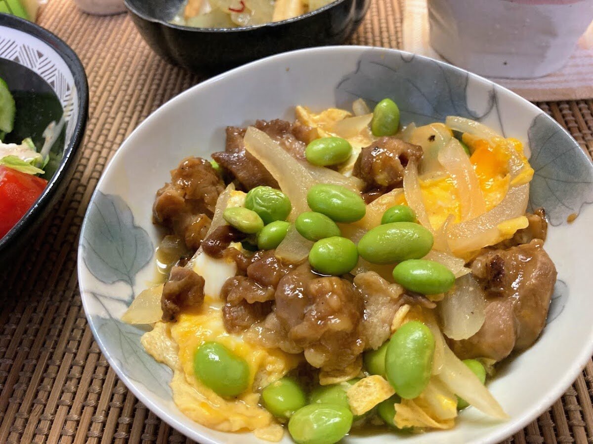 焼き鳥卵とじ 豆腐サラダ 刺身コンニャクのキンピラ お酒大好き ズボラおばさんのリアルな家呑みとネコ 焼き鳥卵とじ 豆腐サラダ 刺身コンニャクのキンピラ お酒大好き ズボラおばさんのリアルな家呑みとネコ