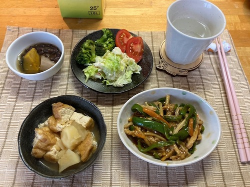 青椒肉絲、厚揚げ煮、ポテサラ、小豆煮