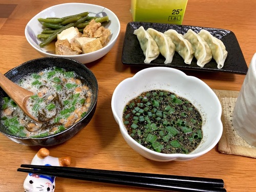 蒸し餃子、厚揚げとインゲンの煮物、もずく酢納豆