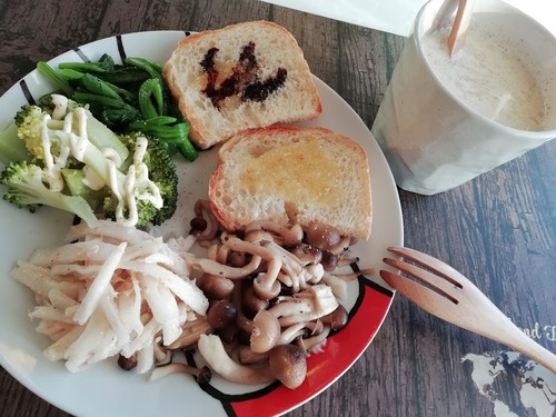 今日の朝昼晩、電気圧力鍋で炊き込みご飯