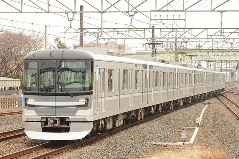 1200px-Tokyo_Metro_13000_Series