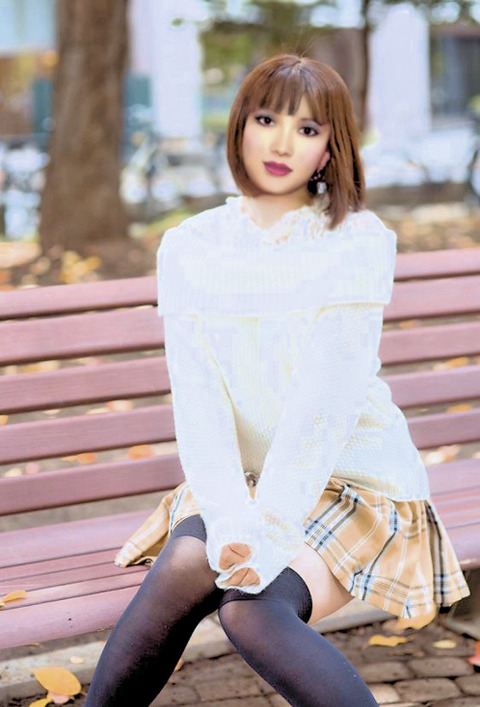 宮崎留美子若い頃/白いセーター