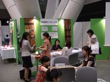 ブースでは