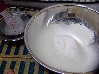 1-1.水廻し(粉篩い入れ)