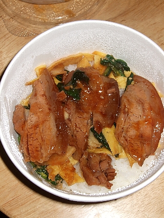つばめ豚角煮丼05