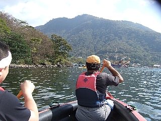 07Eボート湖面02