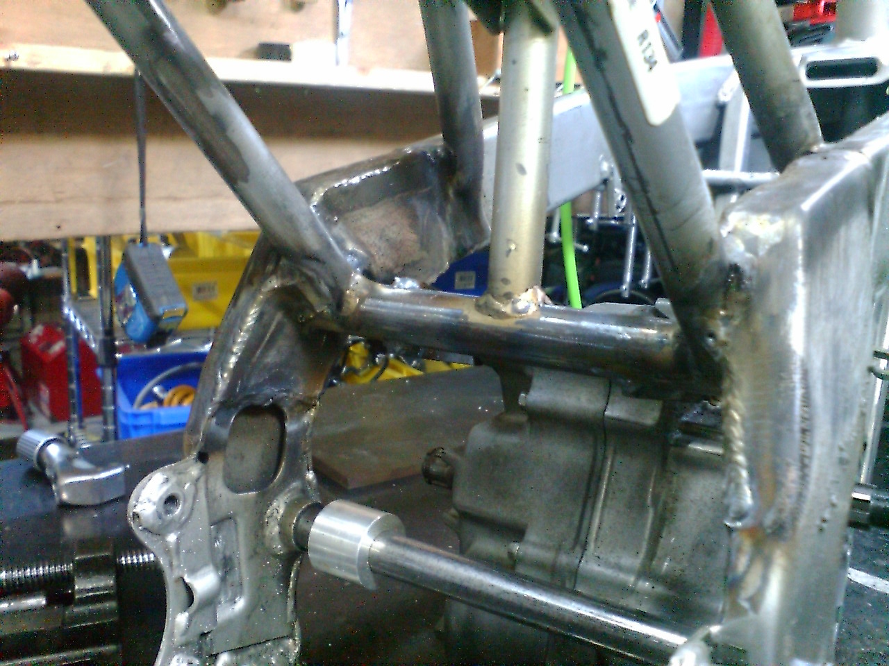 フレーム補強 マウント溶接 Altec 店主 日々の作業日誌