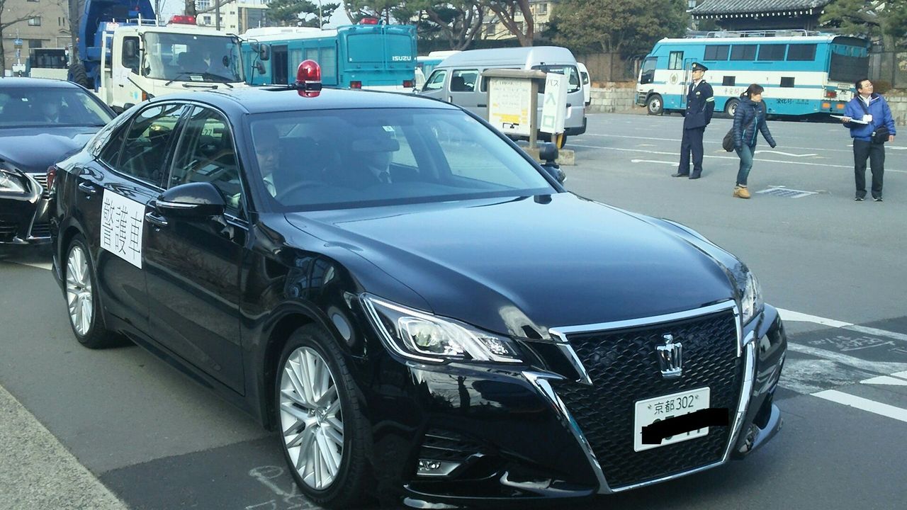 平成３０年 京都府警察年頭視閲式 警護課車両 ２１０系クラウンアスリート レクサスｌｓ４６０ 高速隊２１０系クラウンアスリート白黒パトカー １人の広域機動捜査官