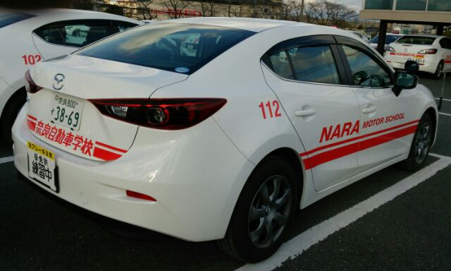現行型マツダ アクセラの教習車 １人の広域機動捜査官
