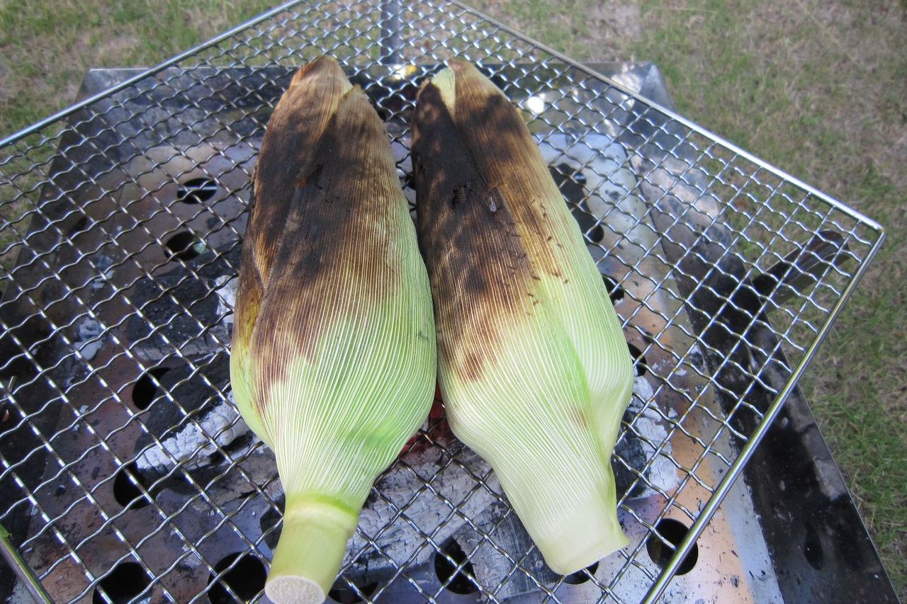 ファイアグリル とうもろこしの丸焼き 変なコダワリの品々 ファイアグリル とうもろこしの丸焼き 変なコダワリの品々