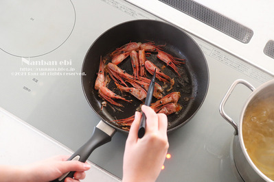 南蛮海老のトマトクリームパスタ工程2-1