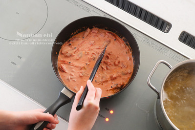 南蛮海老のトマトクリームパスタ工程3-1