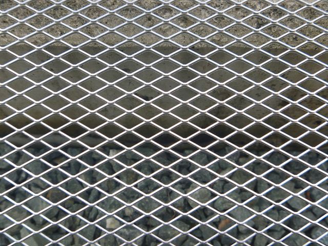 リアバンバーダクト自作 メッシュ加工 会社員でもできるｄｉｙ